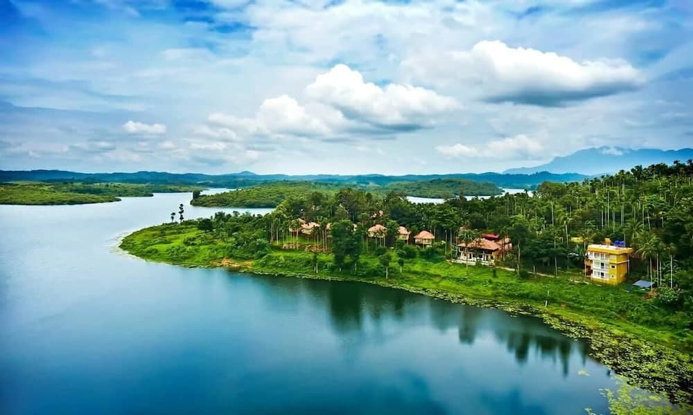Karapuzha Village Resort