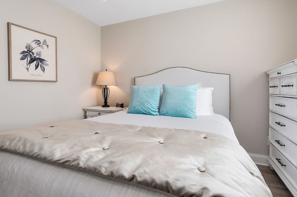 539 Bay St. Lake View Condo by Beach 102W