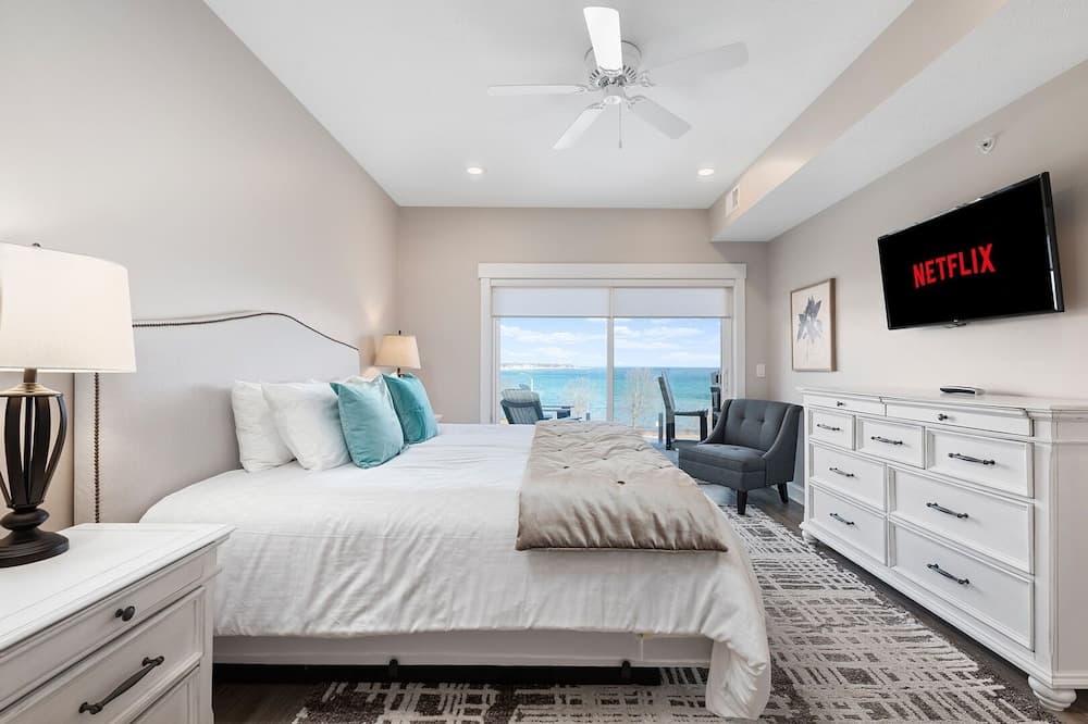 539 Bay St. Lake View Condo Unit 202W