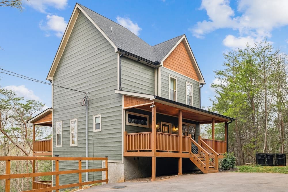 Chasing The Son Cabin 3 Bedroom Cabin by RedAwning