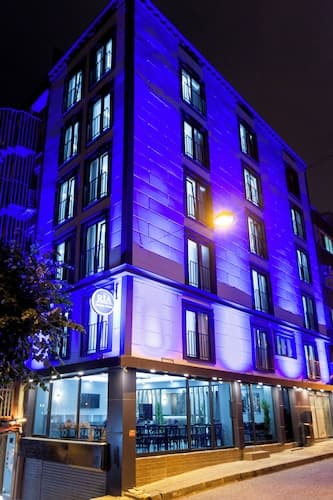 Ria Suites Hotel