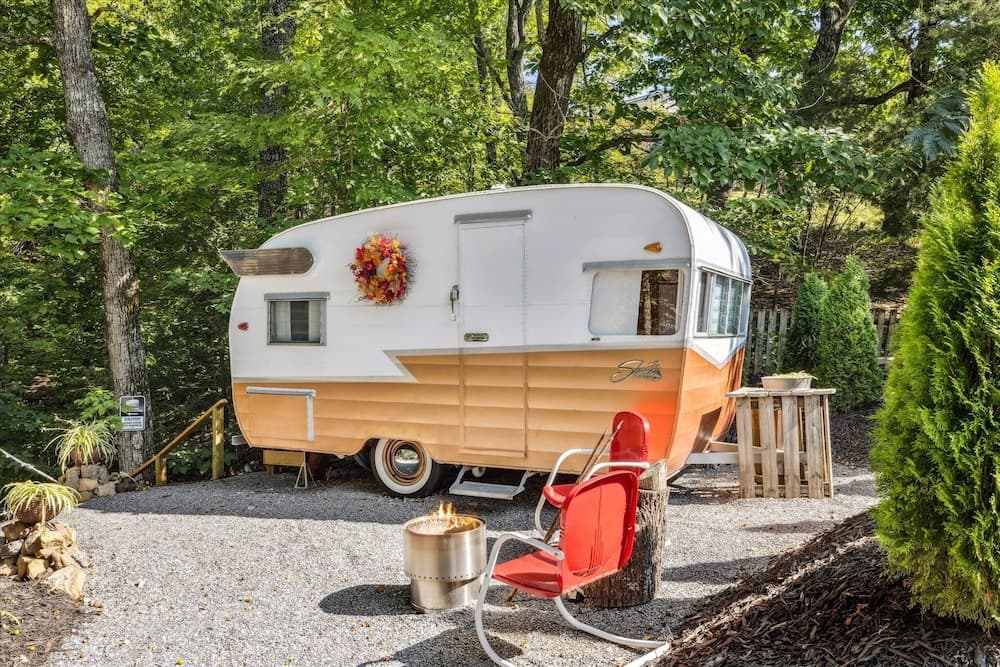 Shasta Mountain Escape 1 Bedroom Home by RedAwning