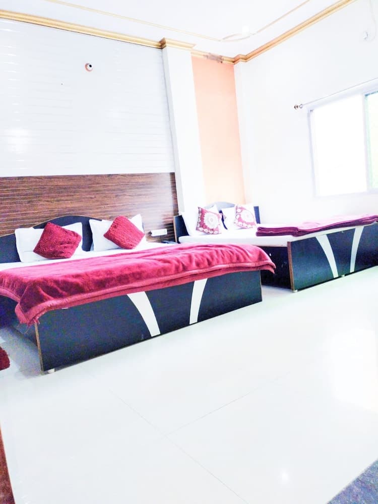 Goroomgo New Ashiyana Palace Varanasi