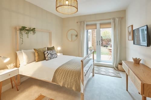 Host Stay Retreat By The Sea