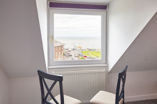Host Stay The Whitby Pearl