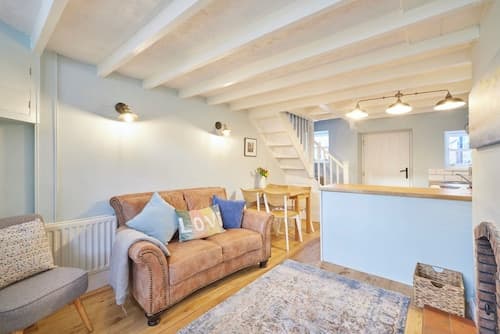 Host Stay Honey Cottage