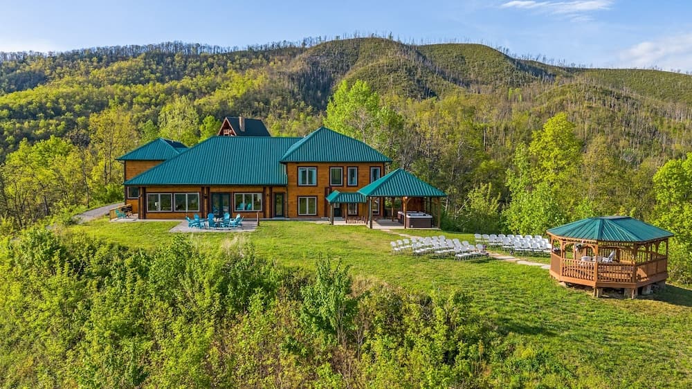 Breathtaking Views 10 Bedroom Cabin by Heavenly Views Resort