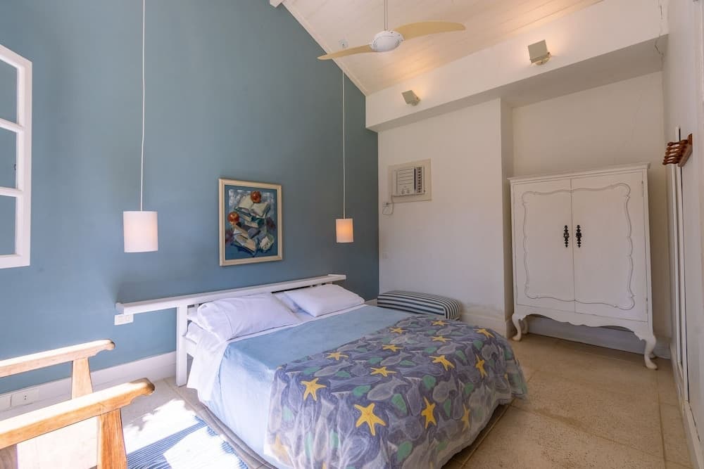 Excelente casa com piscina Armação