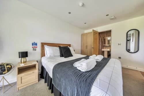 Modern Peaceful Open Plan 1-bed Apartment Rutland