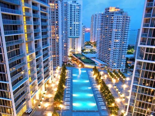 Icon Building - Brickell Miami - We Host
