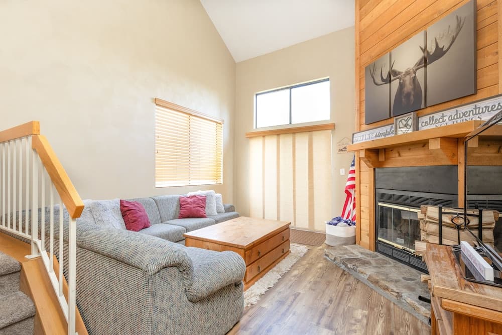 Seven Springs 2BR+Loft Premium Condo, sleeps 11! by RedAwning - Save 10% on 3 Nights, 15% on 5 Nights!