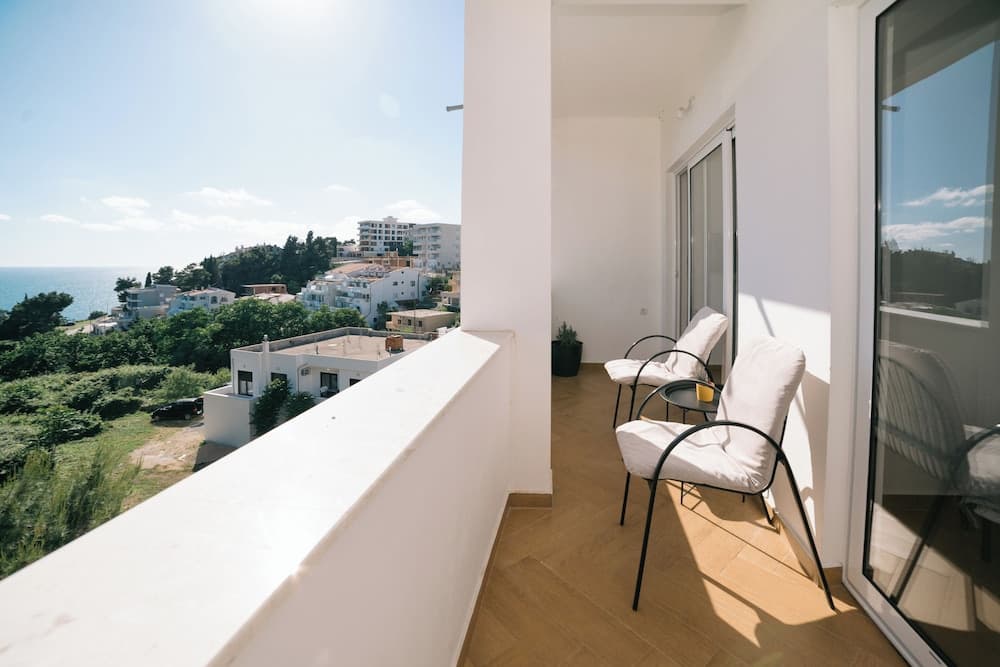 The Rooftop Apartment with Sea view