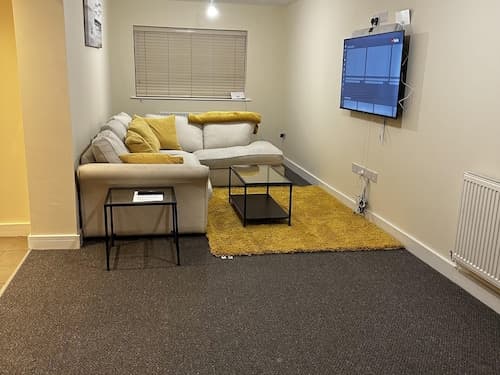Stunning 5-bed House in Peterborough, Host 15 g