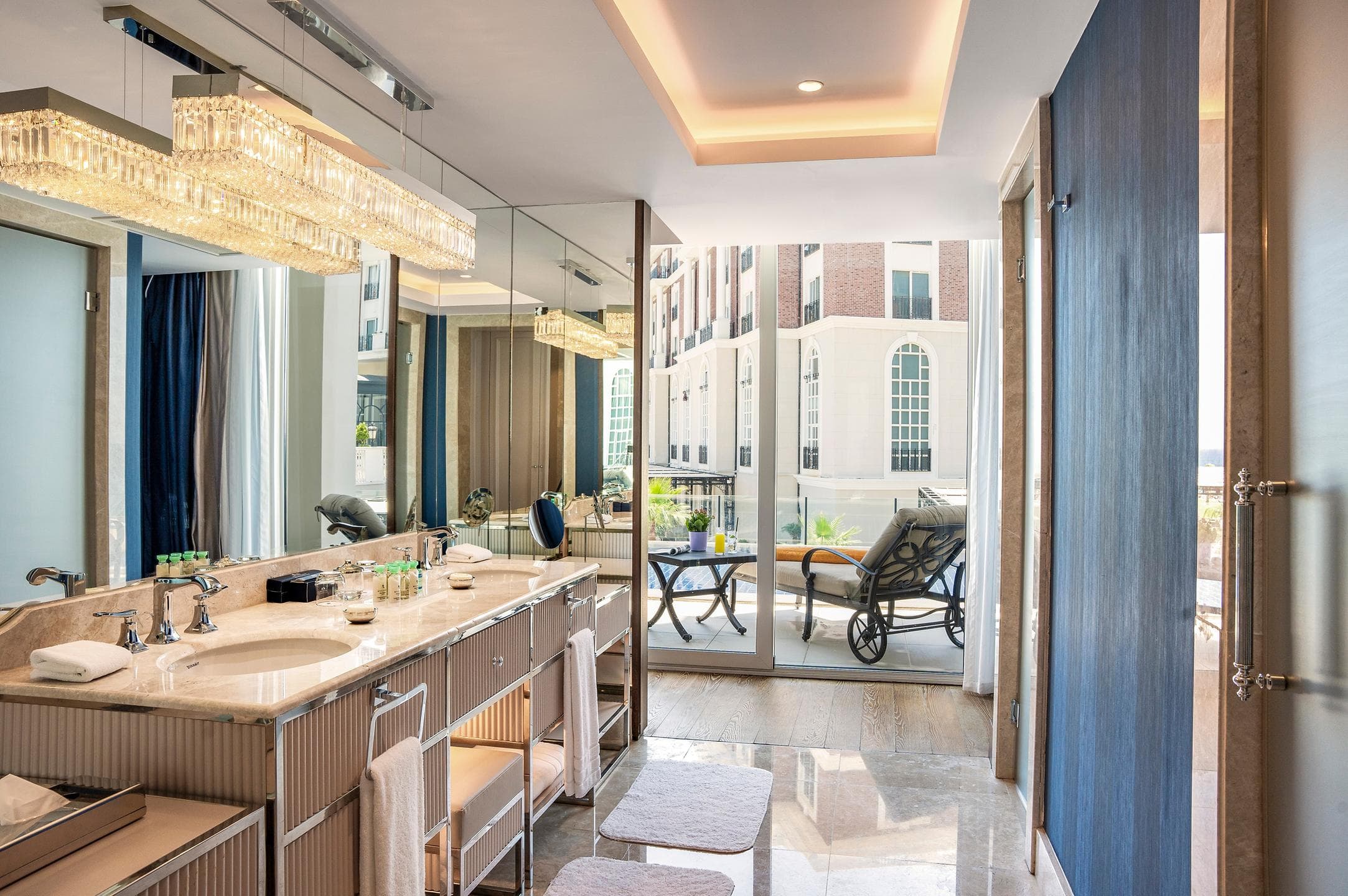 Royal Spa Suite Swim Up