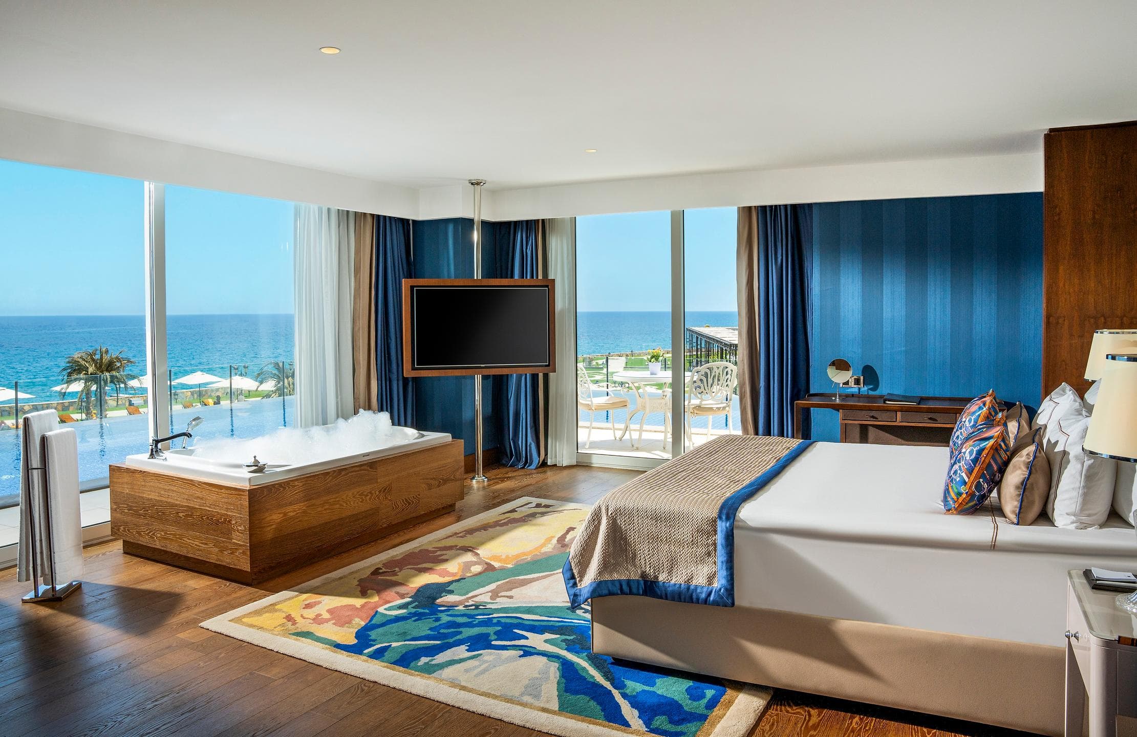 Royal Spa Suite Swim Up