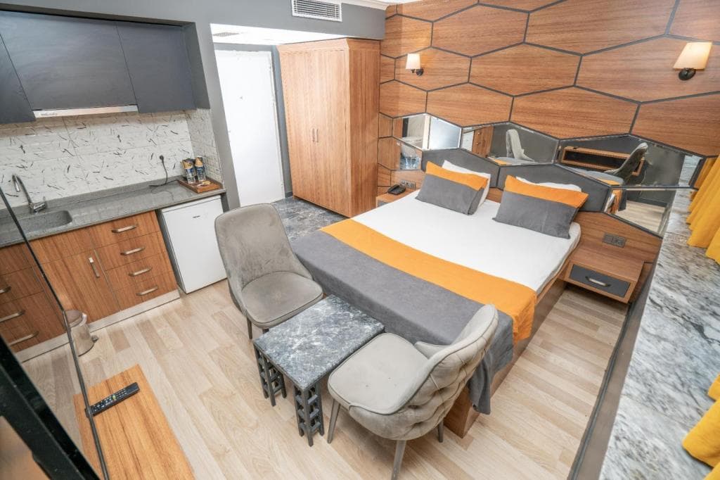 216 F&B Suites