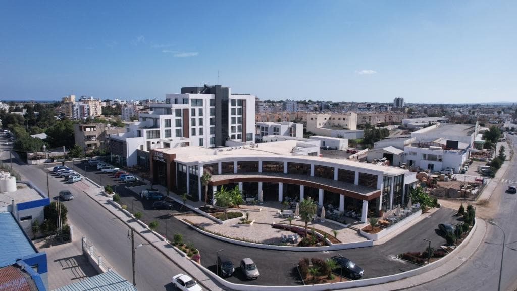Ekor Elegance Hotel