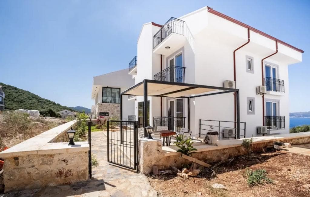 Kaş Eylül Suit Apart