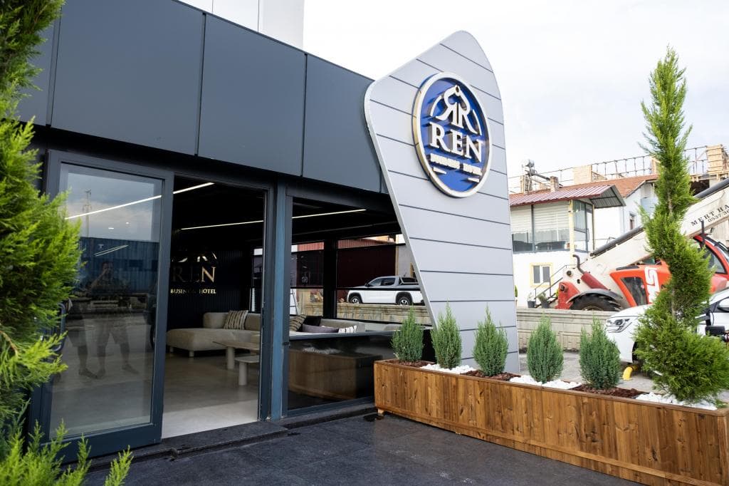 Ren Business Hotel