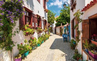 sokaklarinda-dolasmaktan-keyif-alacaginiz-5-ege-kasabasi